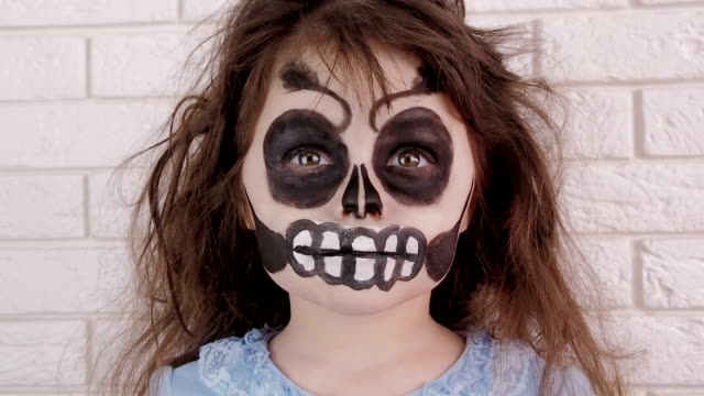 The-painted-face.-Child-Halloween.
