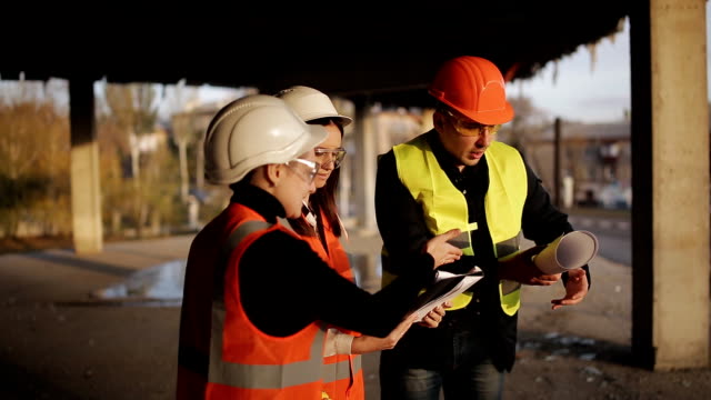 Discussion-of-the-construction-project-on-the-site.-Builder-and-two-women-on-site-to-discuss-the-plan-of-work-performed.