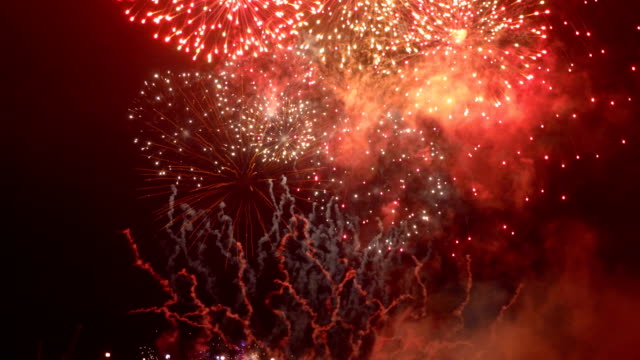 Fireworks-show-in-4K-slow-motion