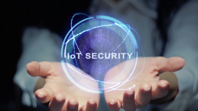 Las-manos-muestran-el-holograma-redondo-seguridad-IoT