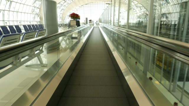 Sliding-airport-travelator.-Walking-fast-on-moving-walkway.-Subjective-view,-slow-motion..