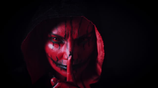 4k-Horror-Halloween-Teufel-zeigt-Shush