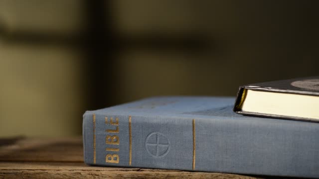 puting-books-on-the-bible