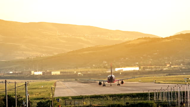 Timelapse-of-plane-taking-off-from-runaway-at-sunrise