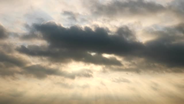 Sunrise-und-Himmel-mit-Wolken-Morgen.