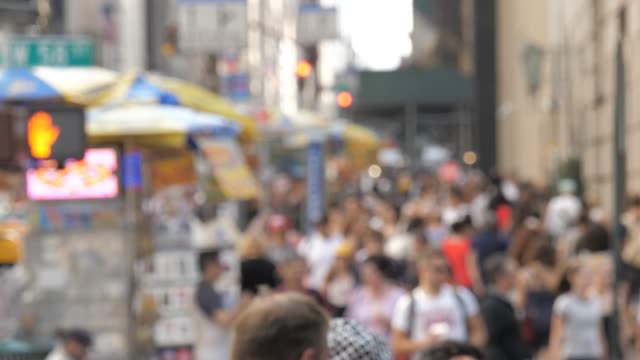 Calle-Nueva-York-anónimo-peatonal-ocupada-las-multitudes-de-personas-caminando