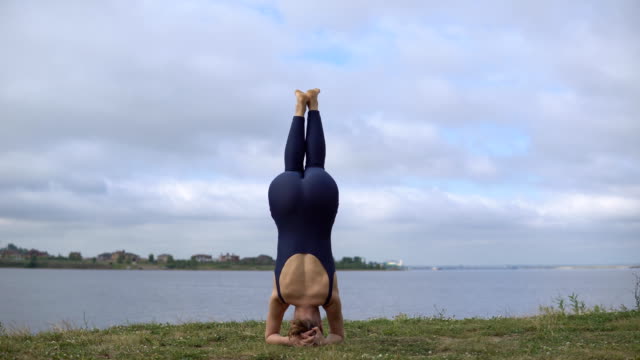 Female-person-standing-upside-down,-yoga-practice