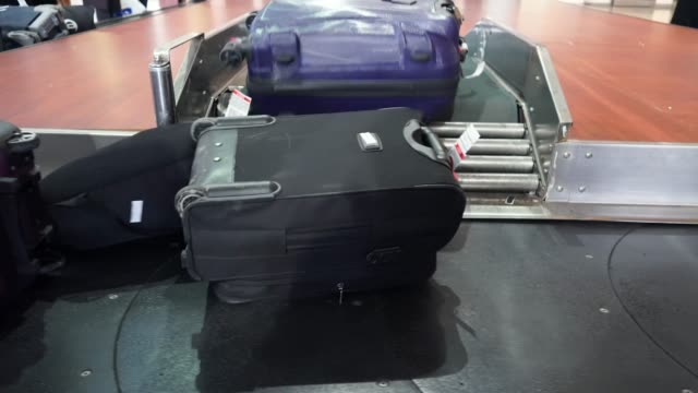 Baggage-belt-moving