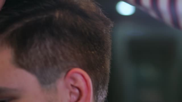 Man-having-a-haircut-with-a-hair-clippers