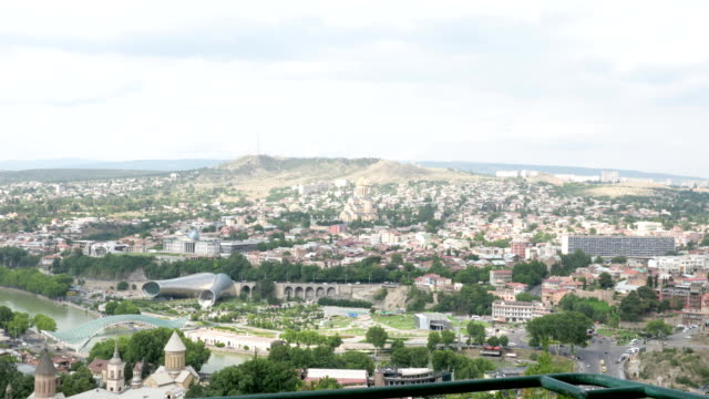 Heilige-Dreifaltigkeits-Kathedrale-von-Tbilisi-Tsminda-Sameba---Georgien