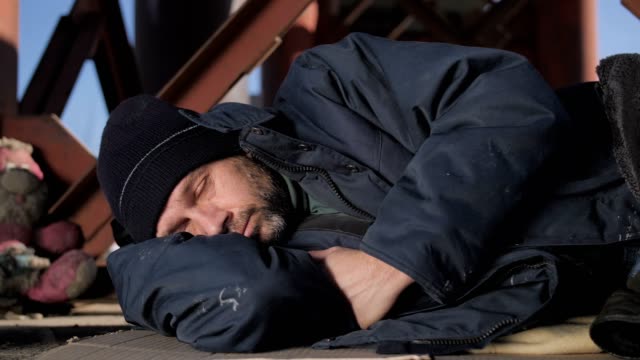 Close-up-portrait-of-homeless-senior-male-sleeping