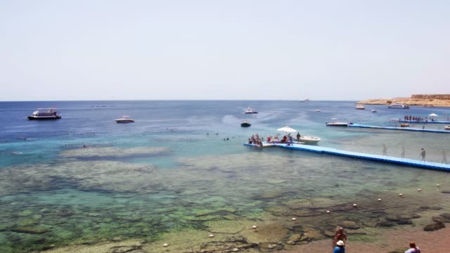 Visitors-to-the-resort-have-fun-on-the-shores-of-the-Red-Sea.-Single-frame-shooting,-time-lapse