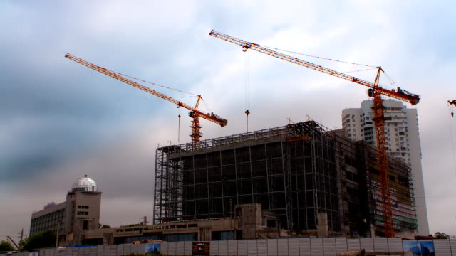 Construction-of-a-building-in-the-city,-work-of-a-crane