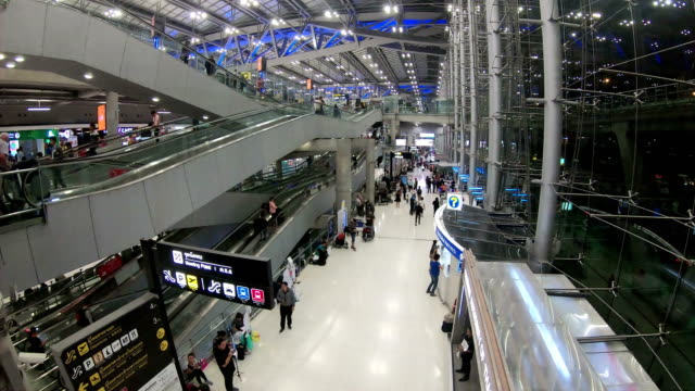 4K-Zeitraffer-der-Tourist-am-Suvarnabhumi-Flughafen
