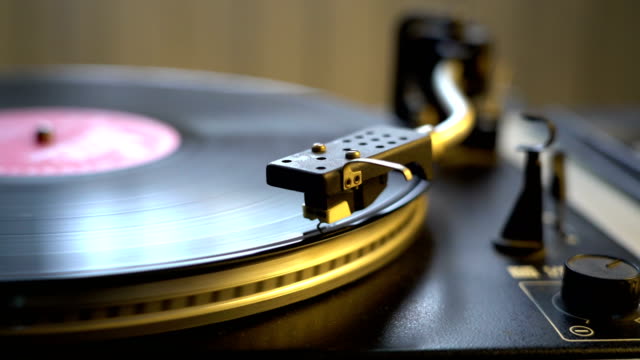 old-style-vinyl-tape-recorder-playing-spinning-plate-with-stylus-needle