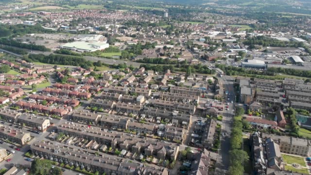 Aerial-footage-of-the-Leeds-town-of-Pudsey-in-West-Yorkshire,-England-showing-typical-British-streets-and-business-taken-on-a-sunny-bright-summers-day.