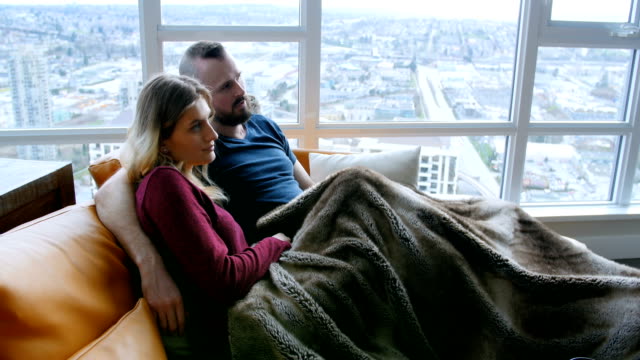 Couple-watching-television-together-in-living-room-4k
