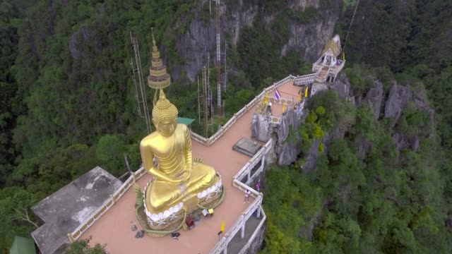 Drone-footage-of-Wat-Tham-Sua-(Tiger-Cave-Temple)-in-Krabi,-Thailand