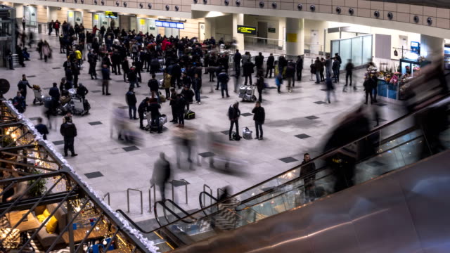 Passengers-and-greeters-in-the-arrivals-area-of-the-airport,-time-lapse