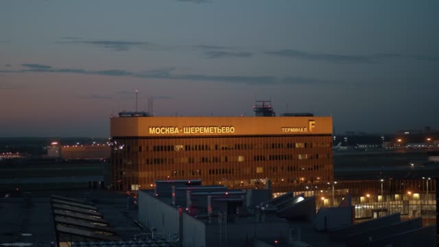 Terminal-F-von-Sheremetyevo-International-Airport-in-der-Nacht,-Moskau