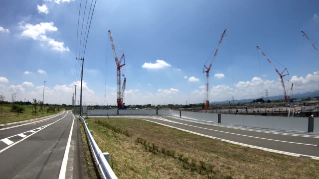 Crane-at-under-construction-time-lapse