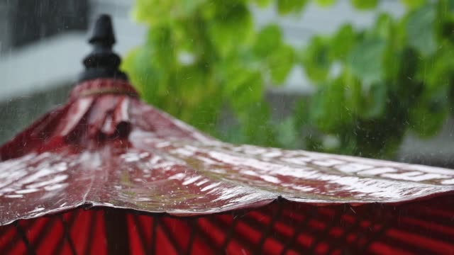 Mora-paraguas,-arte-y-artesanías-producto-de-Tailandia.