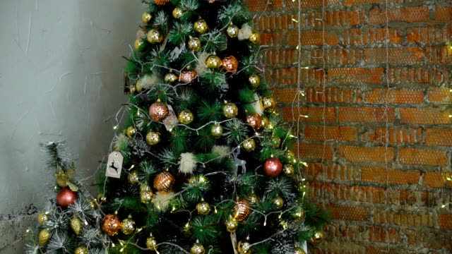 Weihnachtsbaum-und-Dekorationen-Slow-Motion