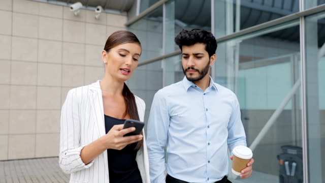 Business-People-Going-To-Work-With-Phone-And-Coffee-On-Street