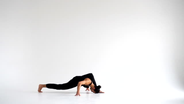 Menschen-üben-intensiv-Yoga-asana