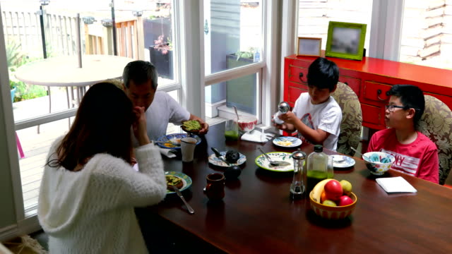 Family-members-having-breakfast-on-dining-table-4k