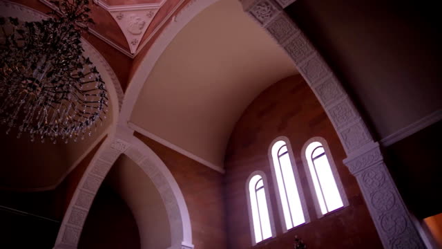 hermosa-catedral,-vista-interior