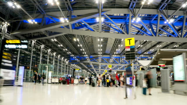 Lapso-de-tiempo-de-los-turistas-en-el-aeropuerto-de-Suvarnabhumi