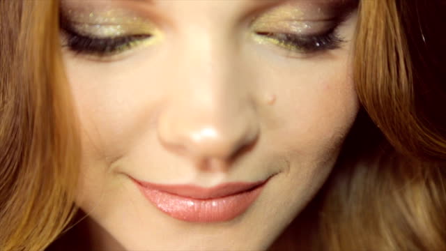 Smiling-girl-with-a-light-make-up.Full-hd-video