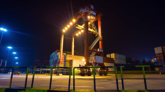 Nacht-beleuchtete-Shenzhen-Stadt-arbeiten-Port-industrielle-Bay-Krane-Panorama-4k-Zeit-verfallen-China