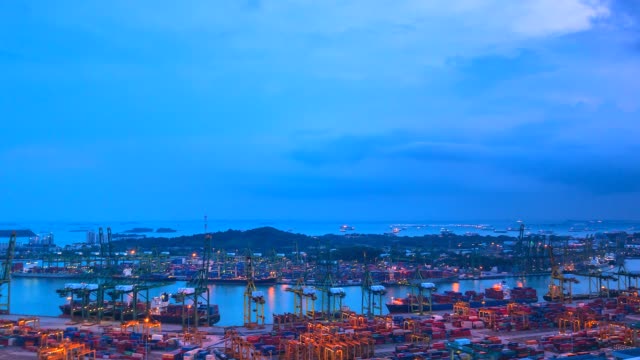 4K,-lapso-de-tiempo-de-Puerto-Industrial-con-nave-de-contenedores-en-la-ciudad-de-Singapur