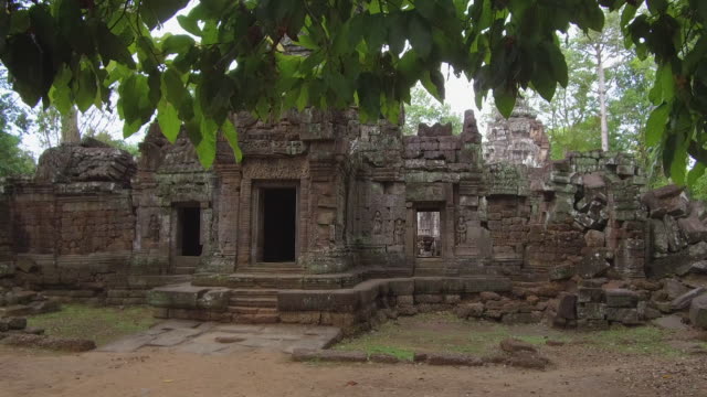 CLOSE-UP:-Breathtaking-view-of-decaying-ruins-of-Angkor-Wat-temple-complex.