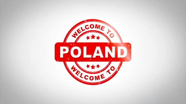 Bienvenido-a-Polonia-había-firmado-sellado-animación-de-madera-sello-de-texto.-Tinta-roja-en-el-fondo-de-superficie-de-papel-blanco-limpio-con-verde-mate-fondo-incluido.