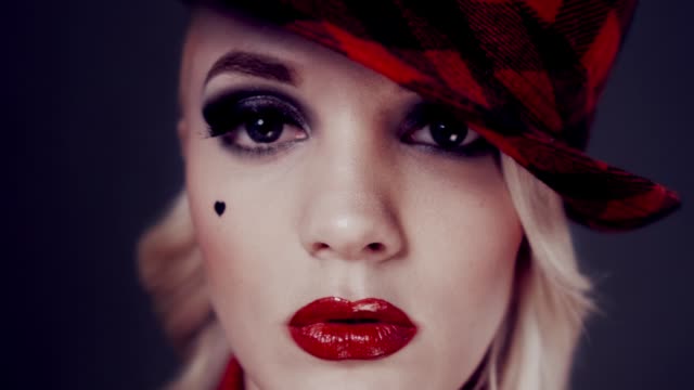 Girl-in-retro-fashion.-Red-lips-in-red-hat.