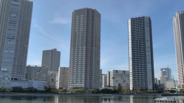 Muchos-edificios-skycraper-en-la-ciudad-de-Tokio