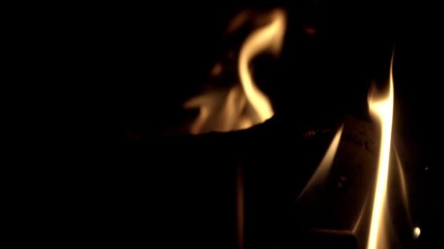 Fire-burning-in-slow-motion