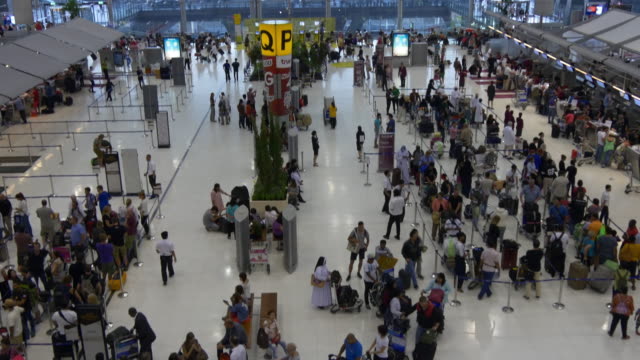 Singapur-Changi-Flughafen-Check-in-voll-Zone-zweite-Etage-Panorama-4k-Filmmaterial