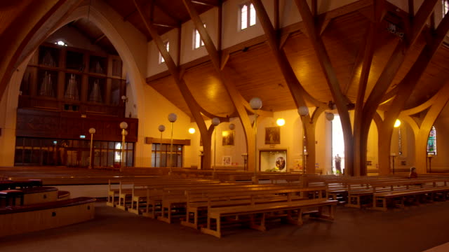 Iglesia-de-la-Asunción-en-Irlanda-Tullamore