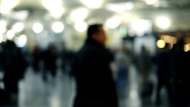 Defocused-traveler-and-crowded-people-walking-in-the-airport.