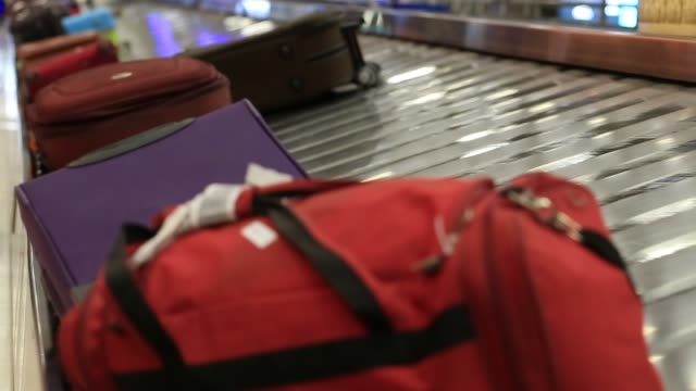 Gepäckbandes-im-Flughafen-die-Passagier-Gepäck.-Thailand