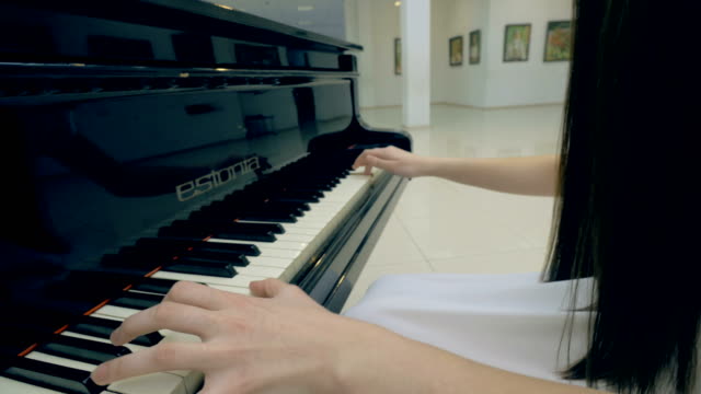 Unrecognised-girl-playing-the-piano.-Steadicam.-Close-up.-4K.