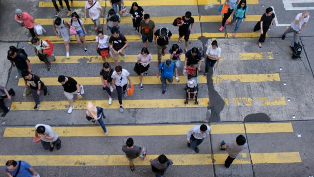 People-on-crosswalk-in-Hong-Kong