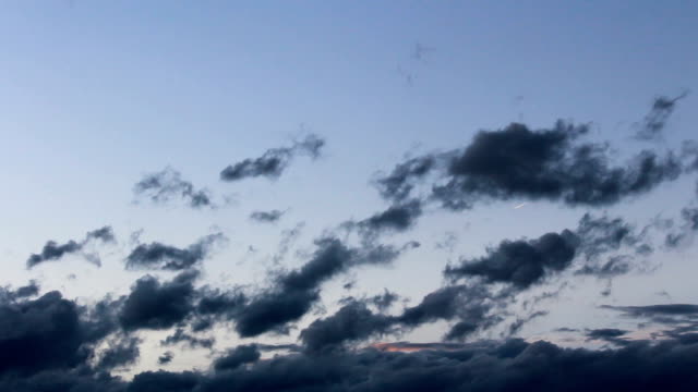 Lapso-de-tiempo-tormentoso-hora-azul-nube