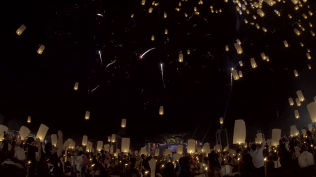 Floating-lanterns-and-fireworks-Yee-Peng-Festival,-Loy-Kra-thong-in-Chiang-mai,-Thailand
