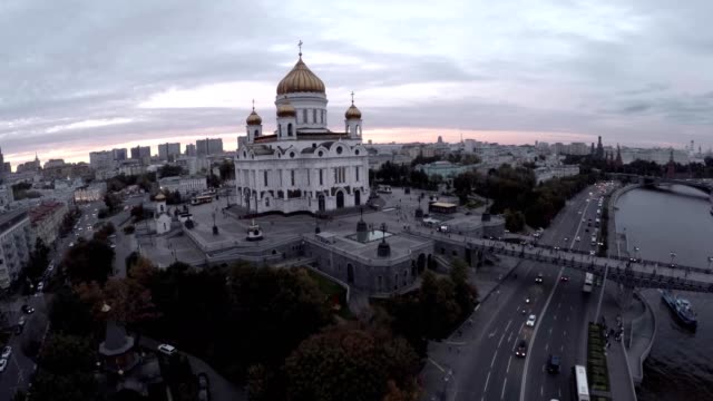 Aerial-shot-of-grand-building-of-Cathedral-of-Christ-the-Saviour.-Famous-Orthodox-Christian-church-and-Moscow-view.-Russia.