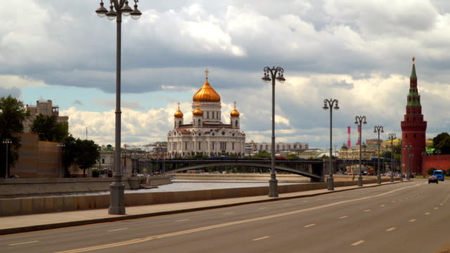 The-Kremlin-embankment